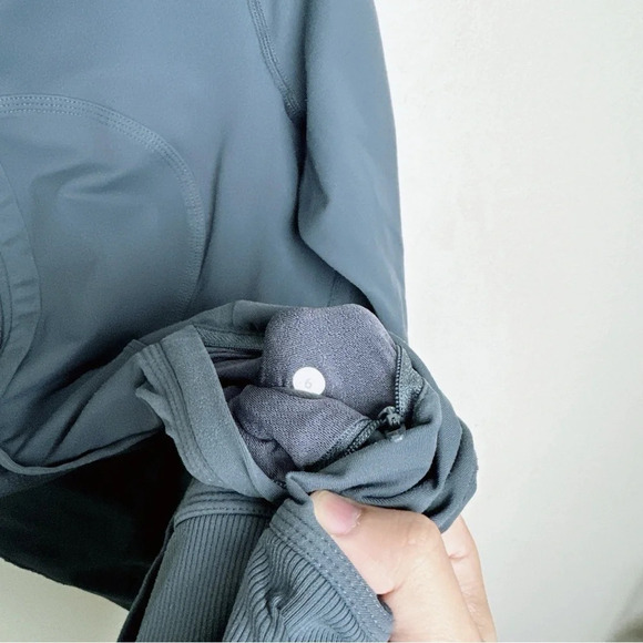 Lululemon Womens Size 6 Luxtreme Ruffle Pocket Scrunch Sleeve Jacket - Picture 15 of 15